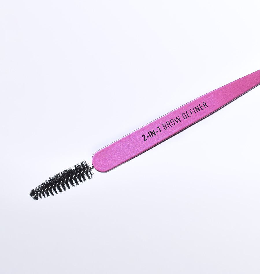 2-in 1 Brow definer. Tweezers with goupillon brush