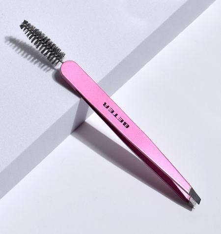 2-in 1 Brow definer. Tweezers with goupillon brush