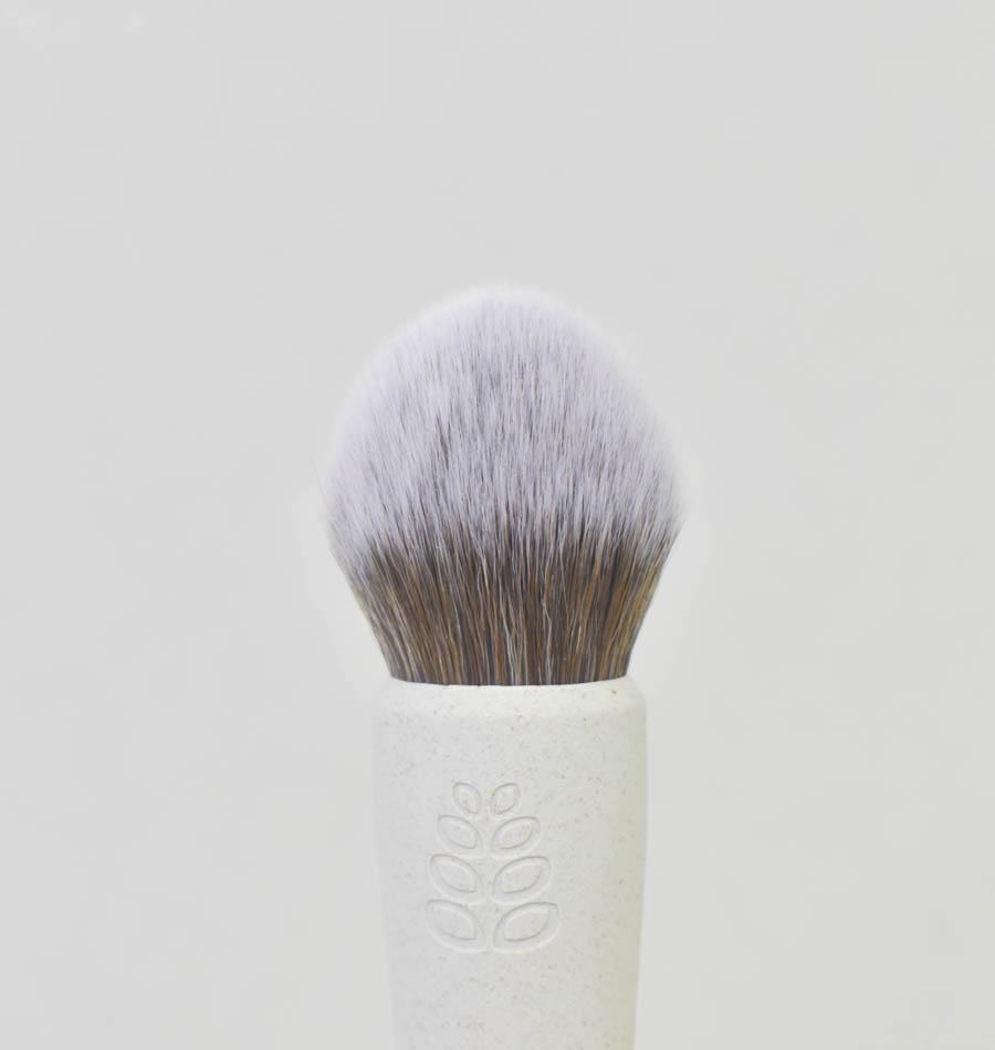 Yachiyo blush brush, synthetic hair