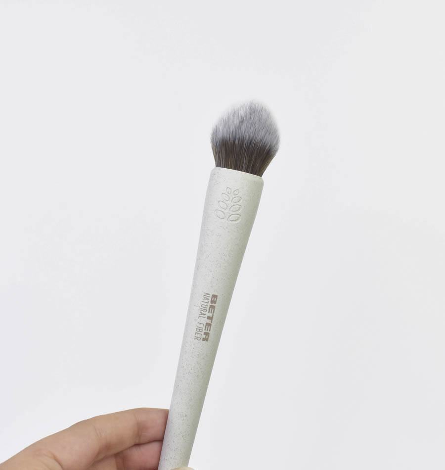 Yachiyo blush brush, synthetic hair